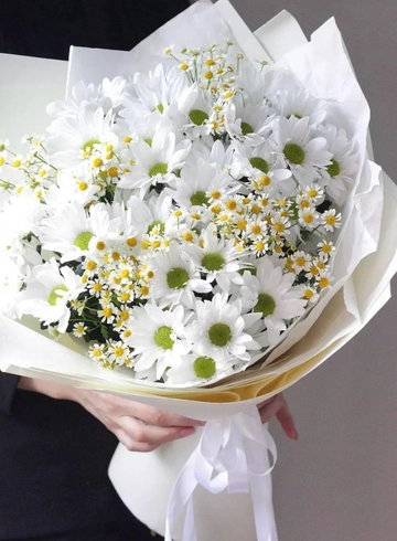 Букет «Хризантемы с ромашками» от интернет-магазина цветов в 