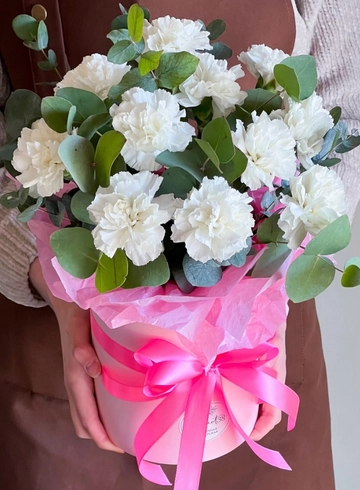 Бокс белых диантусов от интернет-магазина цветов в 