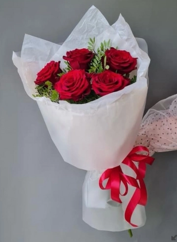 Букет «5 роз с фисташкой» от интернет-магазина цветов в 