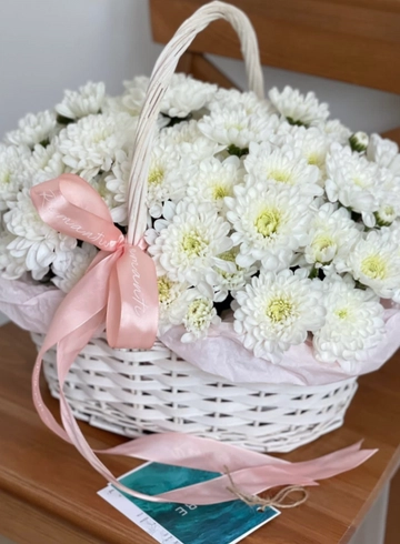 Корзина из хризантем  «Ажурная» от интернет-магазина цветов в 