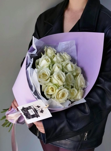 Букет белых роз &laquo;Фрея&raquo; от интернет-магазина цветов в 