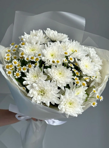 Букет ромашек и хризантем  «Кокетка» от интернет-магазина цветов в 