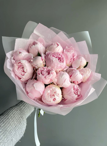 Букет из 15ти пионов  от интернет-магазина цветов в 