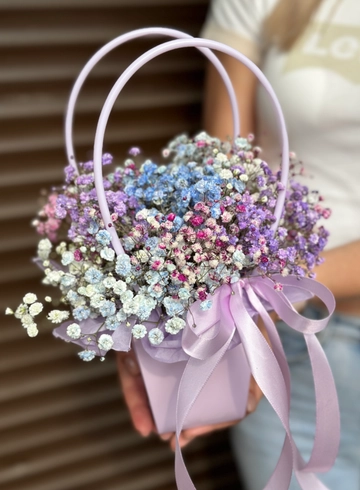 Сумочка с гипсафилой  от интернет-магазина цветов в 