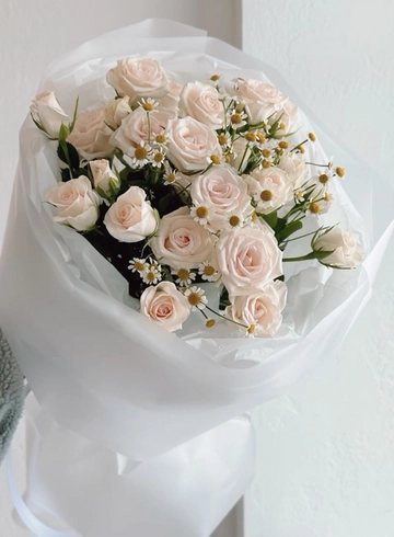 Букет из кустовых роз «Воздушный десерт» от интернет-магазина цветов в 