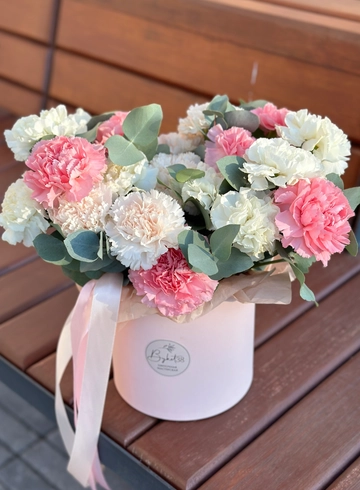 Бокс из милых диантусов  от интернет-магазина цветов в 