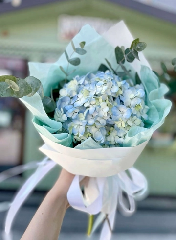 Букет «Голубая гортензия с эвкалиптом» от интернет-магазина цветов в 