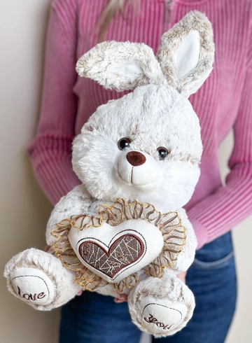 Кремовый зайчик с сердечком  от интернет-магазина цветов в 