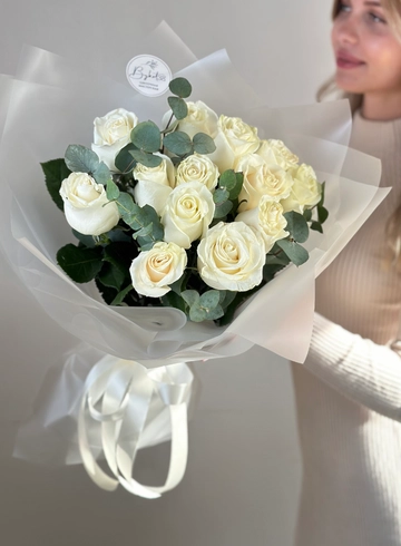 Букет белых роз «Мисс Вайт» от интернет-магазина цветов в 