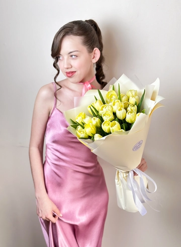 Букет из 25 пионовидных тюльпанов  от интернет-магазина цветов в 