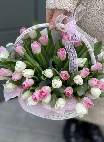 Корзина 101 тюльпан #7 от интернет-магазина цветов в 