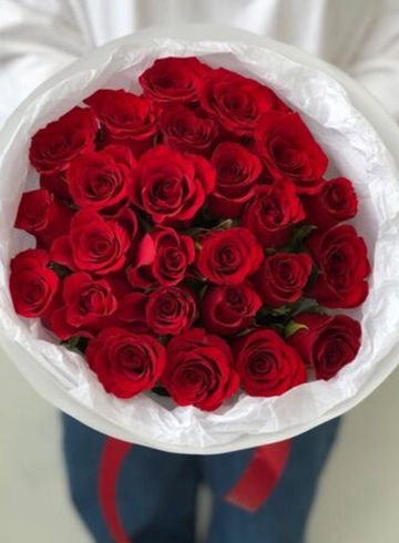 Букет из 25 кенийских роз 50 см от интернет-магазина цветов в 