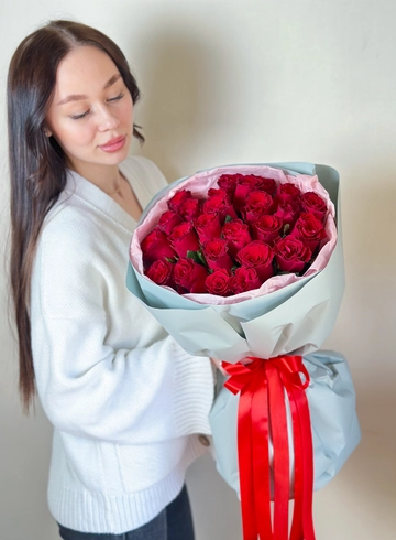 Букет из 25 роз 50см  от интернет-магазина цветов в 