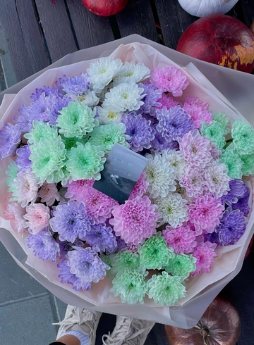 Большой букет из Радужной хризантемы  от интернет-магазина цветов в 