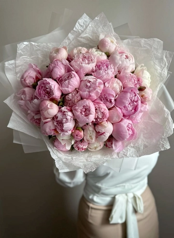 Букет из 51 пиона  от интернет-магазина цветов в 