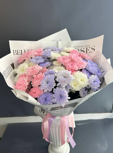 Букет цветных ажурных хризантем  от интернет-магазина цветов в 